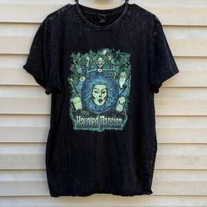 Disney | Haunted Mansion Graphic Tee size Medium